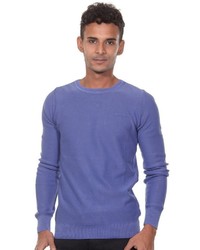 blauer Pullover mit einem Rundhalsausschnitt von FIOCEO