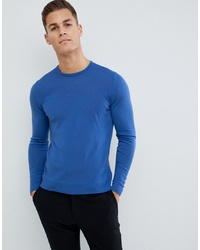 blauer Pullover mit einem Rundhalsausschnitt von J. Lindeberg
