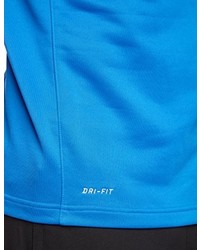 blauer Pullover mit einem Rundhalsausschnitt von Nike