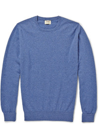 blauer Pullover mit einem Rundhalsausschnitt