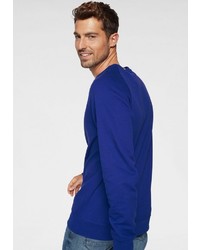 blauer Pullover mit einem Rundhalsausschnitt von s.Oliver