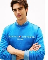 blauer Pullover mit einem Rundhalsausschnitt von Tommy Hilfiger