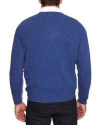 blauer Pullover mit einem V-Ausschnitt von Alan Paine