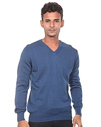 blauer Pullover mit einem V-Ausschnitt von FIOCEO