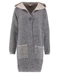 blauer Pullover mit einer Kapuze von Esprit