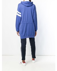 blauer Pullover mit einer Kapuze von Moncler