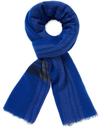 blauer Schal mit Schottenmuster
