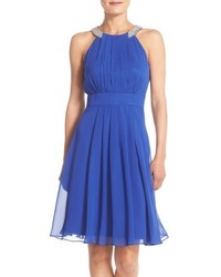 blaues ausgestelltes Kleid aus Chiffon
