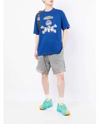 blaues bedrucktes T-Shirt mit einem Rundhalsausschnitt von AAPE BY A BATHING APE