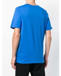 blaues bedrucktes T-Shirt mit einem Rundhalsausschnitt von Nike