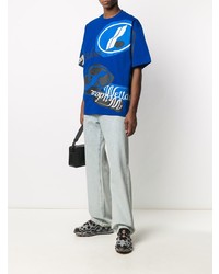 blaues bedrucktes T-Shirt mit einem Rundhalsausschnitt von We11done