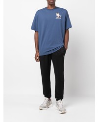 blaues bedrucktes T-Shirt mit einem Rundhalsausschnitt von MAISON KITSUNÉ