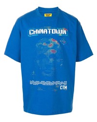 blaues bedrucktes T-Shirt mit einem Rundhalsausschnitt von Chinatown Market