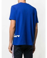 blaues bedrucktes T-Shirt mit einem Rundhalsausschnitt von Champion