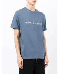 blaues bedrucktes T-Shirt mit einem Rundhalsausschnitt von Armani Exchange