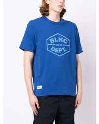 blaues bedrucktes T-Shirt mit einem Rundhalsausschnitt von Chocoolate