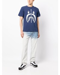 blaues bedrucktes T-Shirt mit einem Rundhalsausschnitt von A Bathing Ape