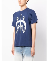 blaues bedrucktes T-Shirt mit einem Rundhalsausschnitt von A Bathing Ape