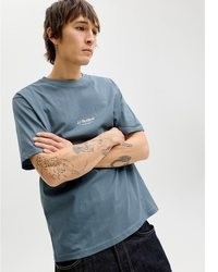 blaues bedrucktes T-Shirt mit einem Rundhalsausschnitt von Jack & Jones