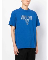 blaues bedrucktes T-Shirt mit einem Rundhalsausschnitt von Undercover