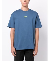 blaues bedrucktes T-Shirt mit einem Rundhalsausschnitt von Izzue