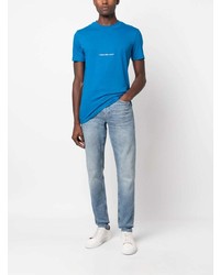 blaues bedrucktes T-Shirt mit einem Rundhalsausschnitt von Calvin Klein Jeans