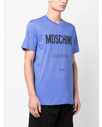 blaues bedrucktes T-Shirt mit einem Rundhalsausschnitt von Moschino