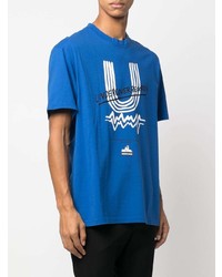 blaues bedrucktes T-Shirt mit einem Rundhalsausschnitt von Undercover