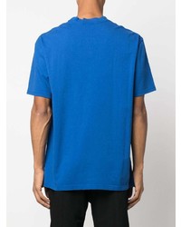 blaues bedrucktes T-Shirt mit einem Rundhalsausschnitt von Undercover