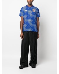 blaues bedrucktes T-Shirt mit einem Rundhalsausschnitt von adidas