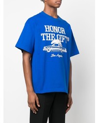 blaues bedrucktes T-Shirt mit einem Rundhalsausschnitt von HONOR THE GIFT