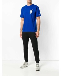 blaues bedrucktes T-Shirt mit einem Rundhalsausschnitt von Champion