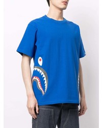 blaues bedrucktes T-Shirt mit einem Rundhalsausschnitt von A Bathing Ape