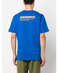 blaues bedrucktes T-Shirt mit einem Rundhalsausschnitt von Throwback.