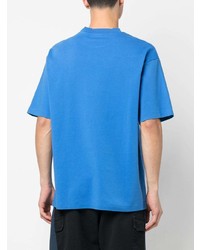 blaues bedrucktes T-Shirt mit einem Rundhalsausschnitt von Drôle De Monsieur