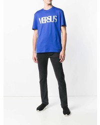 blaues bedrucktes T-Shirt mit einem Rundhalsausschnitt von Versus