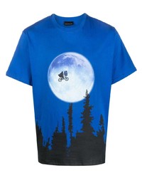 blaues bedrucktes T-Shirt mit einem Rundhalsausschnitt von Throwback.