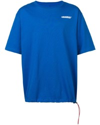blaues bedrucktes T-Shirt mit einem Rundhalsausschnitt von Unravel Project