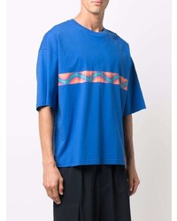 blaues bedrucktes T-Shirt mit einem Rundhalsausschnitt von MACKINTOSH