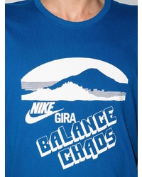 blaues bedrucktes T-Shirt mit einem Rundhalsausschnitt von Nike