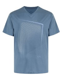 blaues bedrucktes T-Shirt mit einem V-Ausschnitt von Armani Exchange