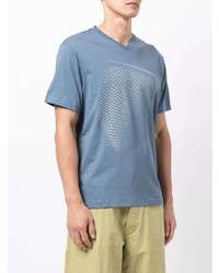 blaues bedrucktes T-Shirt mit einem V-Ausschnitt von Armani Exchange