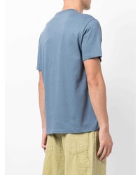 blaues bedrucktes T-Shirt mit einem V-Ausschnitt von Armani Exchange