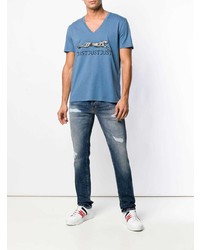 blaues bedrucktes T-Shirt mit einem V-Ausschnitt von Just Cavalli