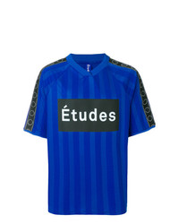 blaues bedrucktes T-Shirt mit einem V-Ausschnitt von Études