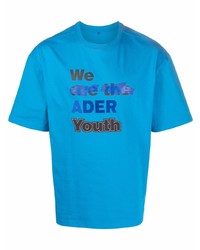blaues besticktes T-Shirt mit einem Rundhalsausschnitt von Ader Error