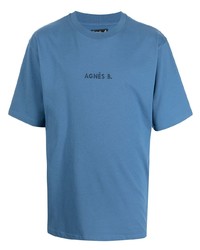 blaues besticktes T-Shirt mit einem Rundhalsausschnitt von agnès b.