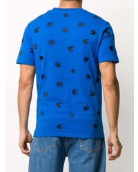 blaues besticktes T-Shirt mit einem Rundhalsausschnitt von McQ Swallow