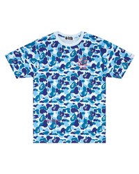 blaues Camouflage T-Shirt mit einem Rundhalsausschnitt von A Bathing Ape