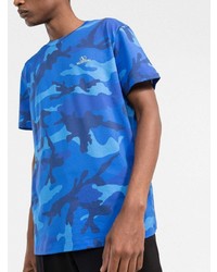 blaues Camouflage T-Shirt mit einem Rundhalsausschnitt von Valentino
